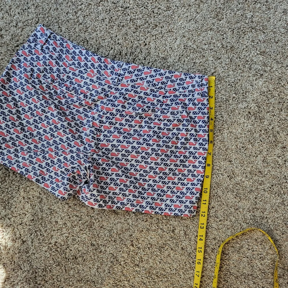 Vineyard Vines flag 🐋 print shorts 4 - Picture 5 of 7